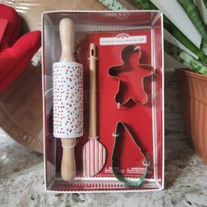 NWT Holiday Time Kids Baking 4 Pieces Set